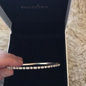 Pandora medium bangle oval bracelet